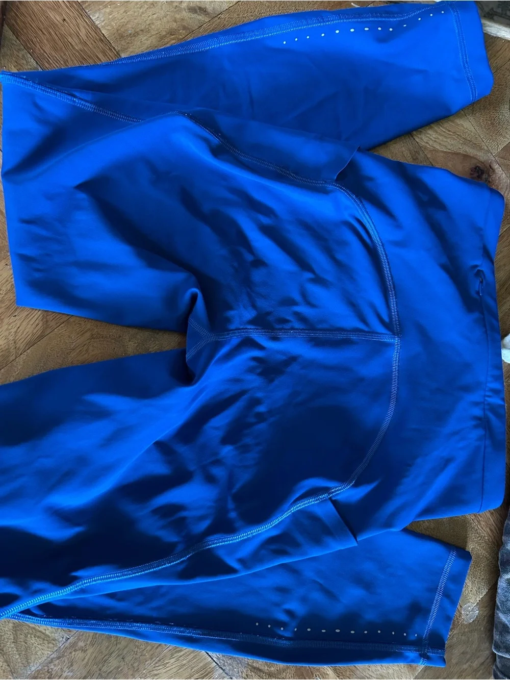 Lululemon Women's High-Waist leggings electric blue. Size 4